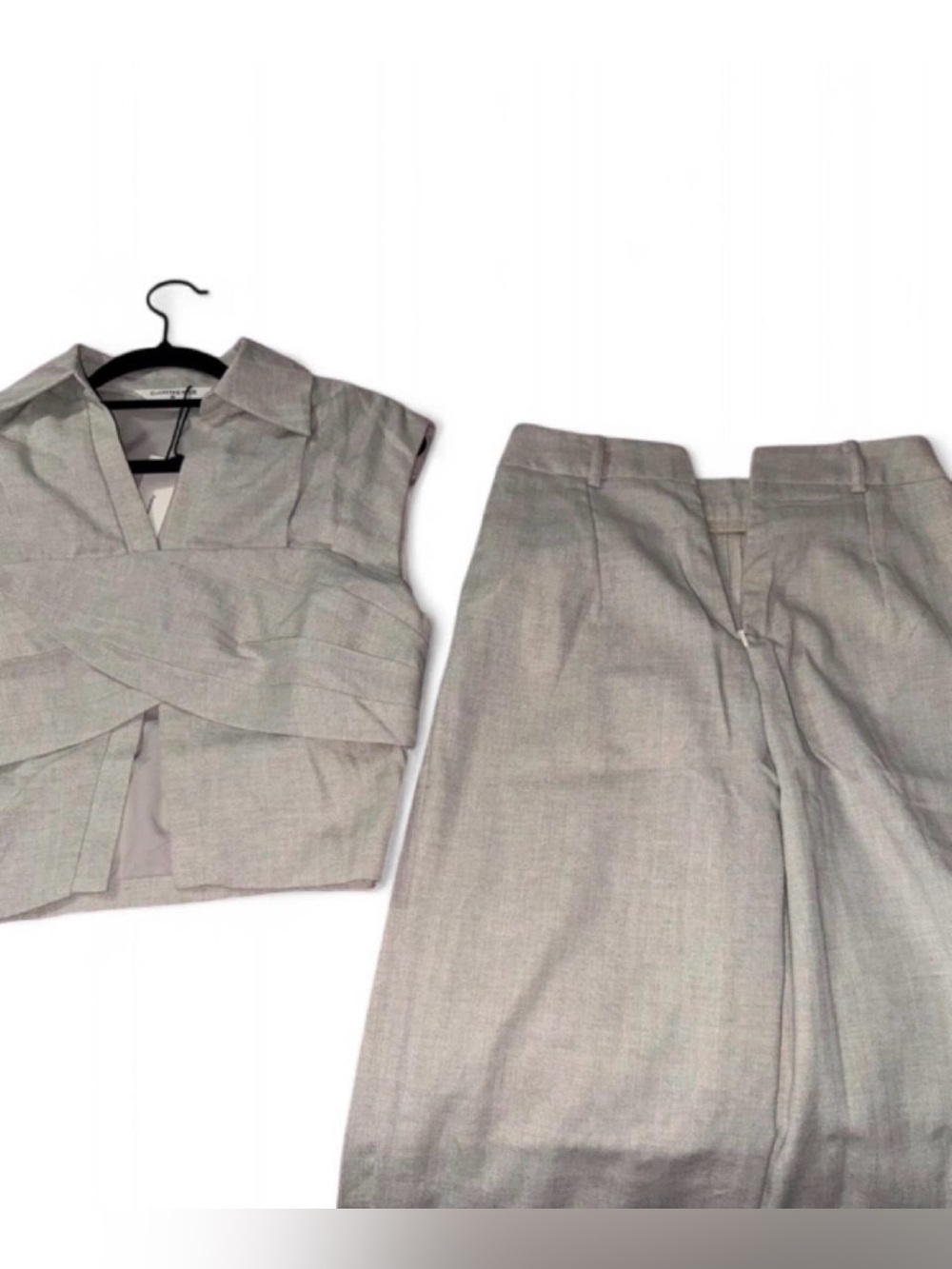 Commense Light Gray Sleeveless Crop Top & High-Waist Pants Set